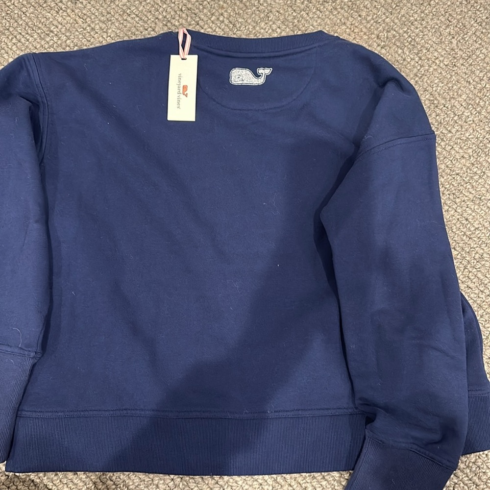 Vineyard Vines navy sweatshirt. - Picture 3 of 3